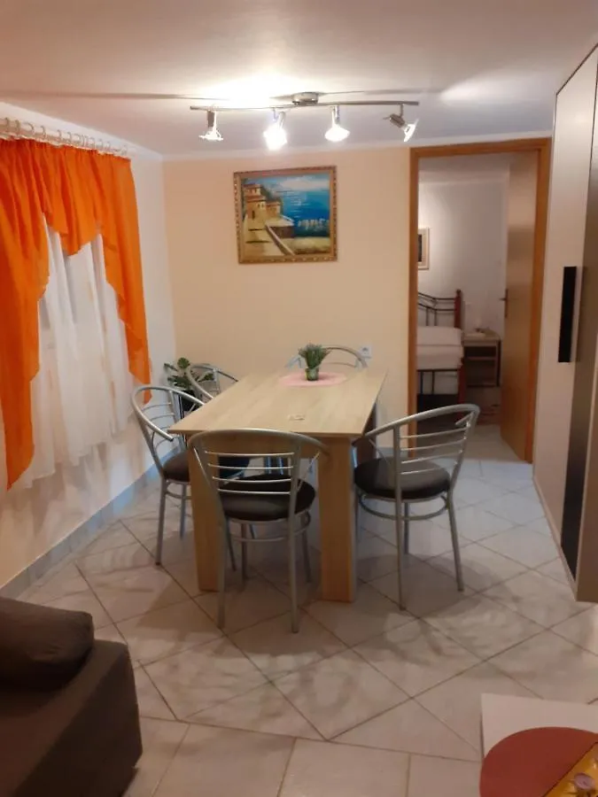 Hébergement de vacances Villa Apartman Sanjkovic à Rovinjsko Selo